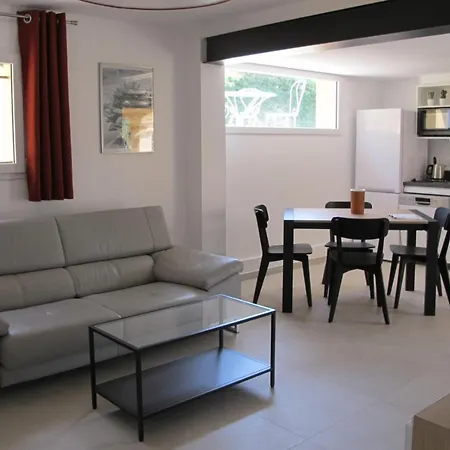 Superbe Renove De 3 Pieces Dans Apartment *
