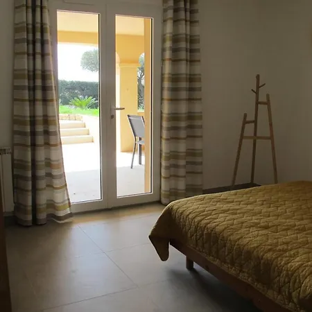 Superbe Renove De 3 Pieces Dans Апартаменты Сен-Рафаэль