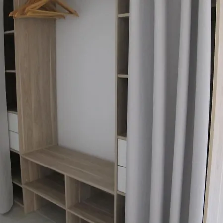Superbe Renove De 3 Pieces Dans Apartment *